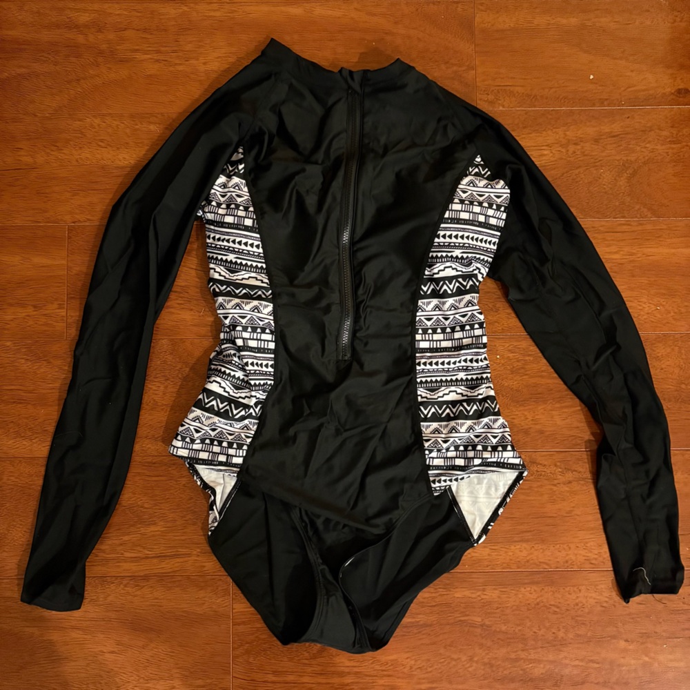 NWOT Black and White Patterned Rash Guard One Piece Swimsuit